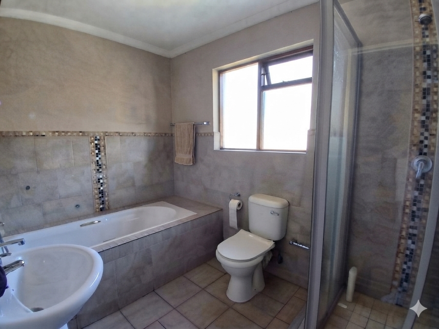 3 Bedroom Property for Sale in Waterval East North West
